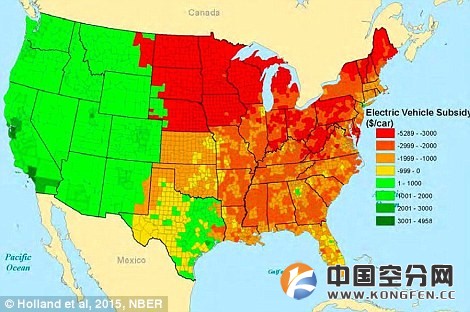 右图估算了美国各地的电动汽车补贴。左图展示了各个州的电动汽车补贴。目前，美国政府为每辆电动汽车的购买支付7500美元。研究人员指出，美国政府应废除这笔补贴。